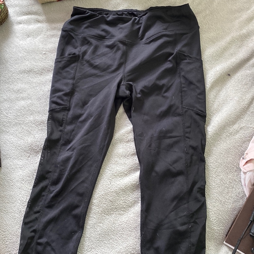 Rebook capri length leggings with pockets